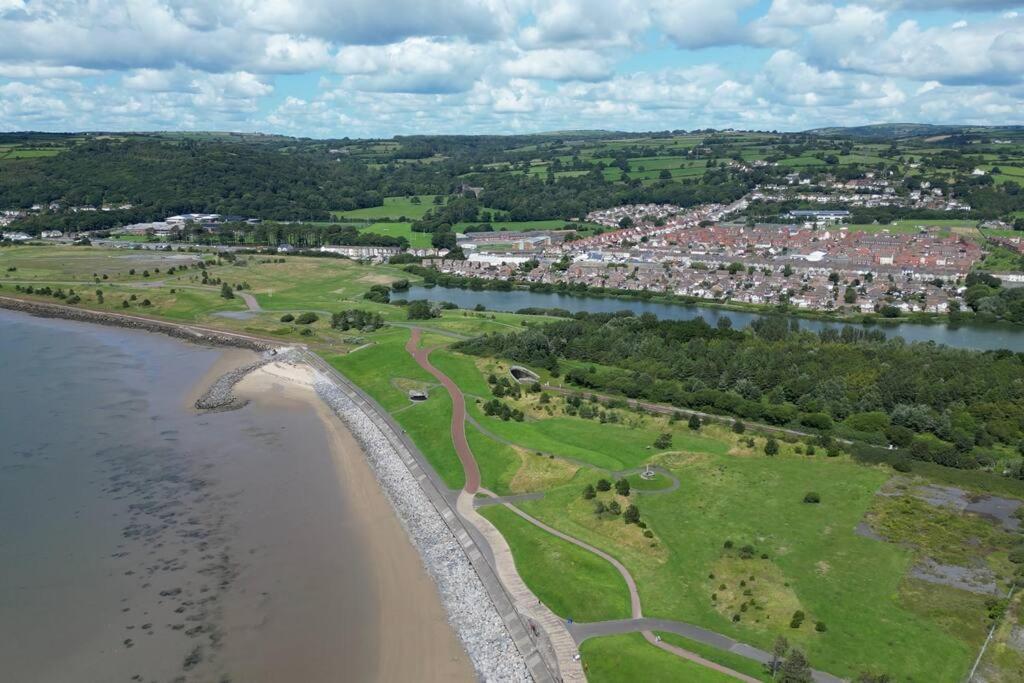 拉内利Coastal Retreat In Carmarthenshire别墅 外观 照片
